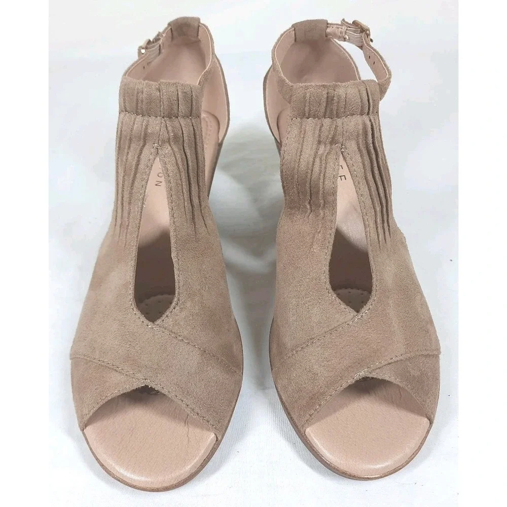 NEW Journee Collection Kedzie Women's Wedges Taupe‎ Size 9